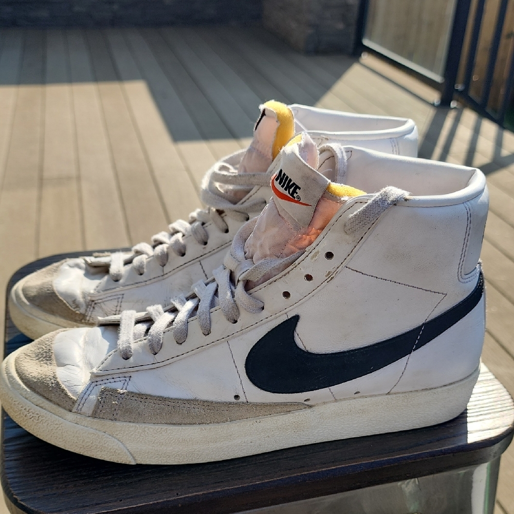 (8.5)Nike Men's White and Black High-Top Sneakers Athletic B-ball Athleisure Wow